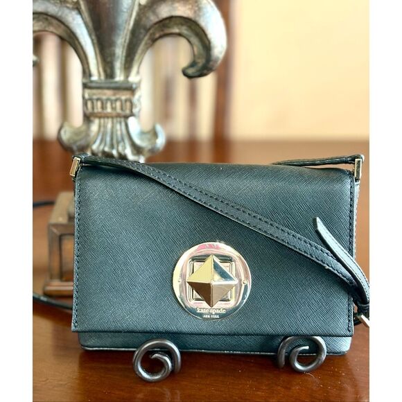 KATE SPADE - Newbury Lane Sally Saffiano Leather Turnlock Crossbody in Black. - Picture 5 of 14